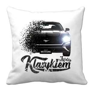 Biała poduszka FORD Mustang 2019 - "Jeżdżę Klasykiem"
